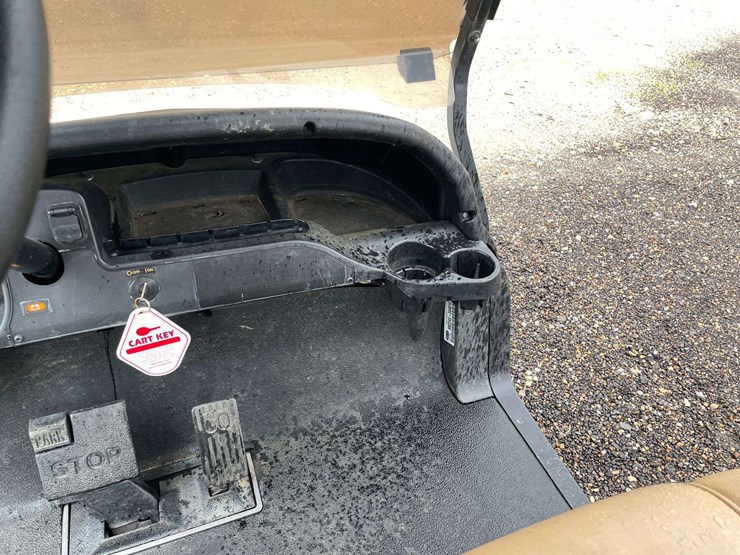 2022-club-car-tempo-2-passenger-48-volt-golf-cart-with-charger-image-10