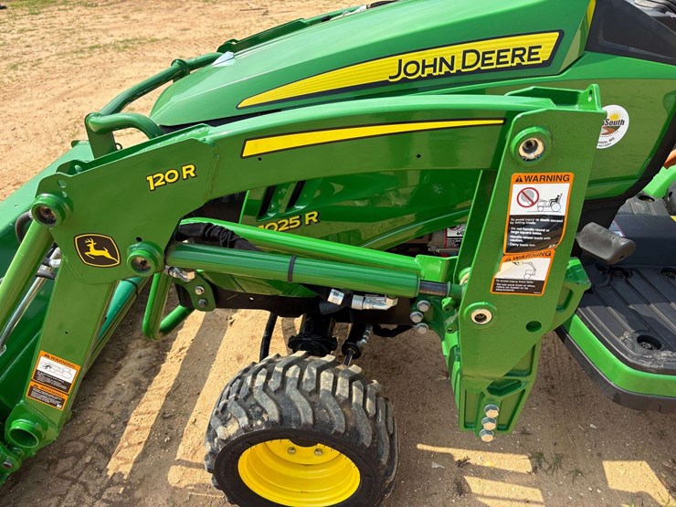 2025-john-deere-1025r-image-24