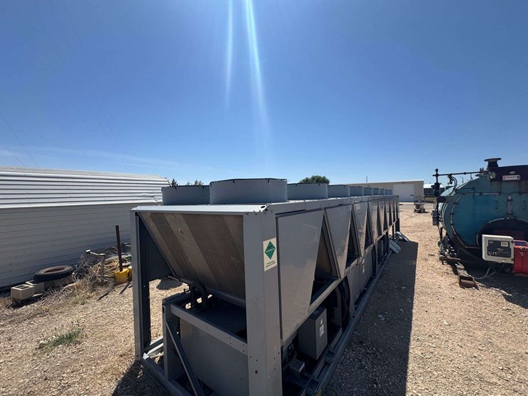 carrier-–-325-ton-air-cooled-chiller-image-2