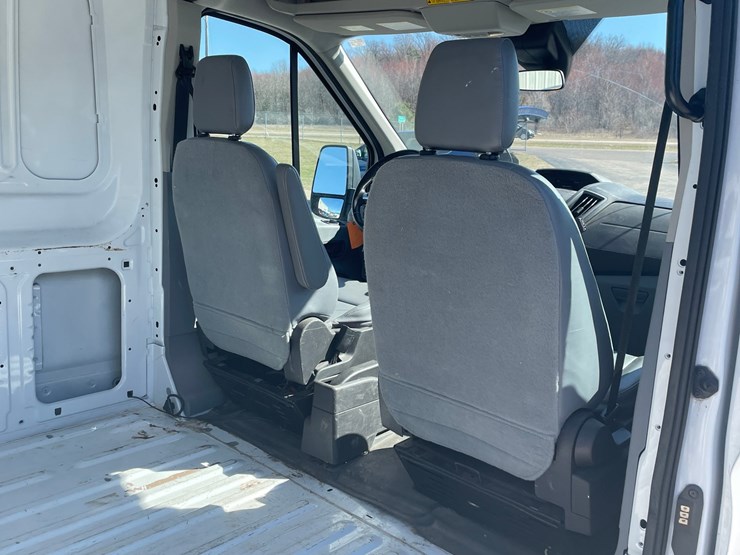 2016-ford-transit-image-28