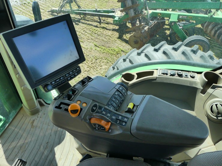 2020-john-deere-7r-210-image-11