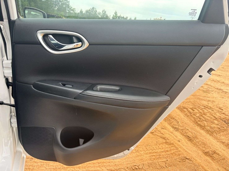 2019-nissan-sentra-sv-4-door-sedan-(150,420-miles)-image-22