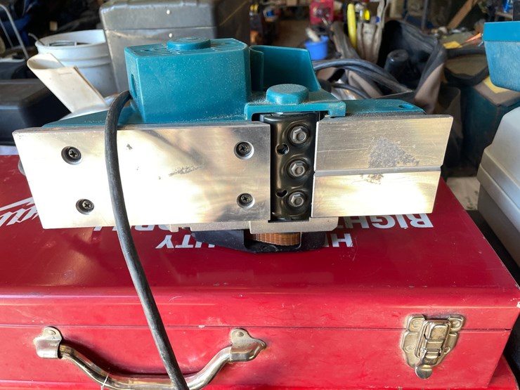 #1833-•-makita-power-planer-image-5