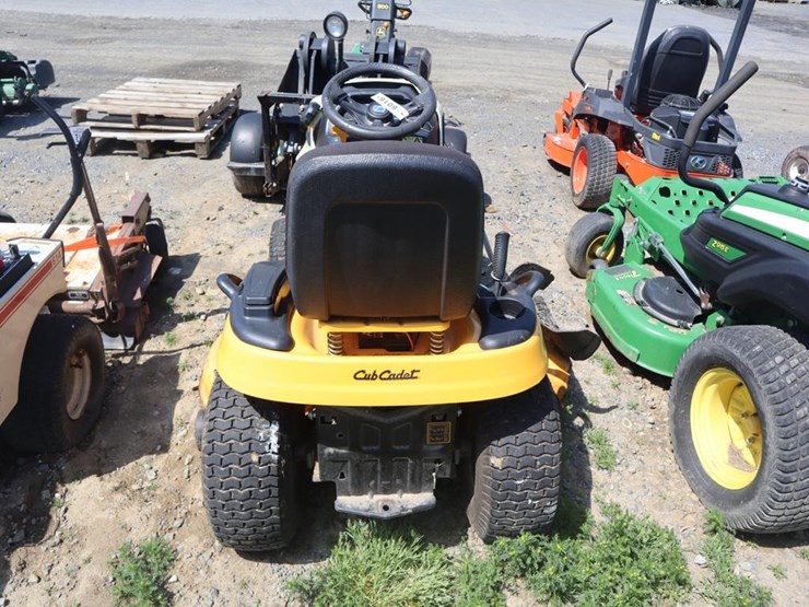 cub-cadet-lxt1050-riding-mower-image-7