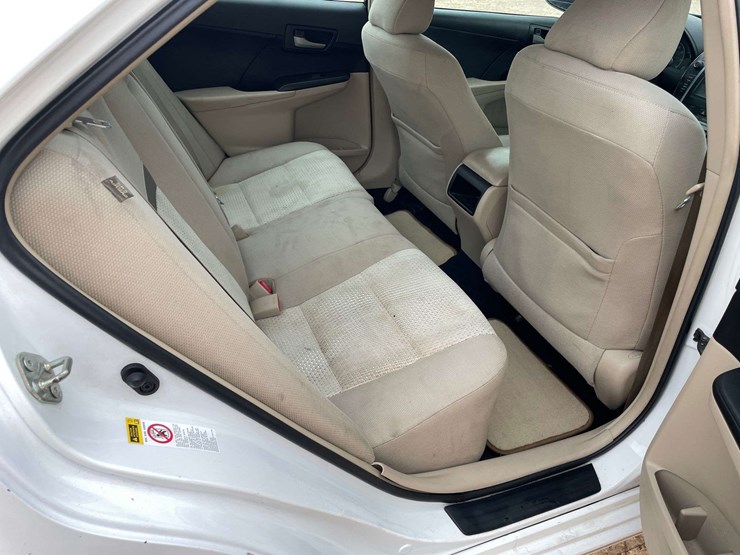 2014-toyota-camry-le-4-door-sedan-(169,990-miles)-image-16