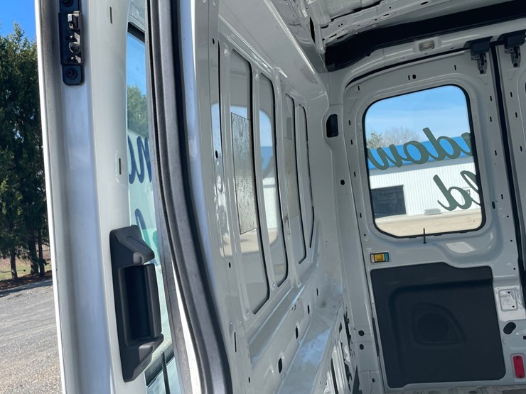2016-ford-transit-image-27