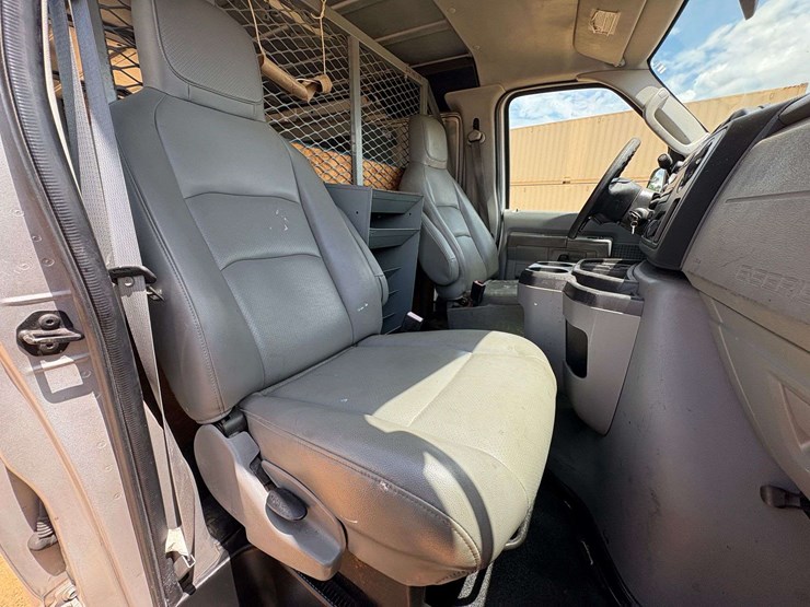 2009-utility-van-image-25