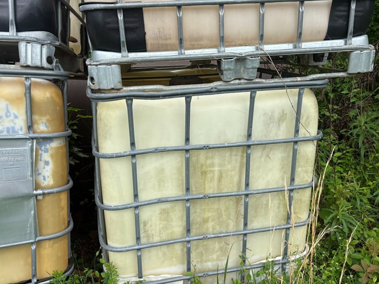 #23983-•-lot-of-(13)-poly-tanks-w/-cage-image-16