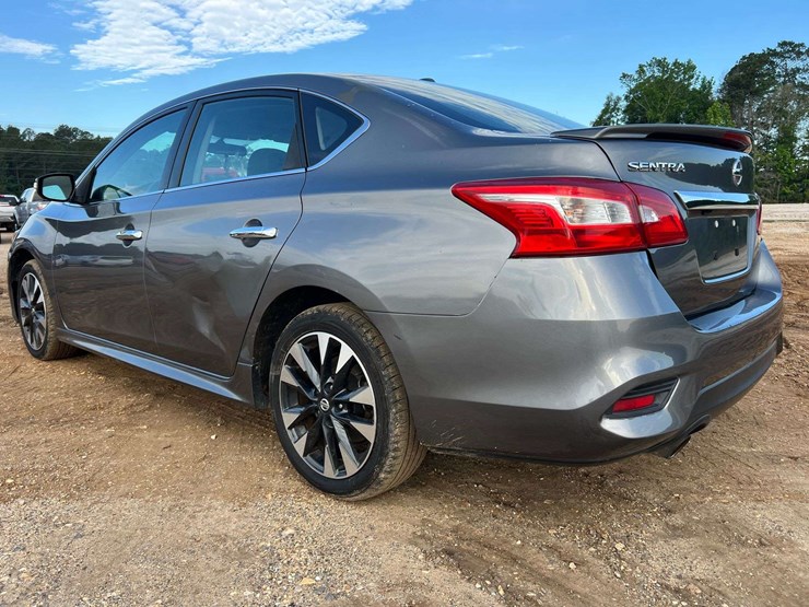 2019-nissan-sentra-sr-image-2