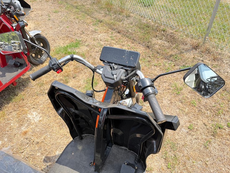 #583-•-electric-tricycle-with-dump-bed-image-3
