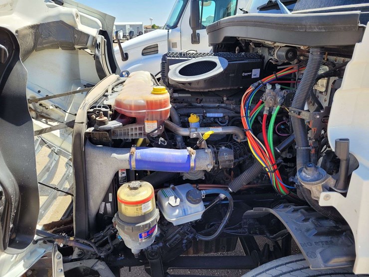 2019-freightliner-cascadia-116-image-25