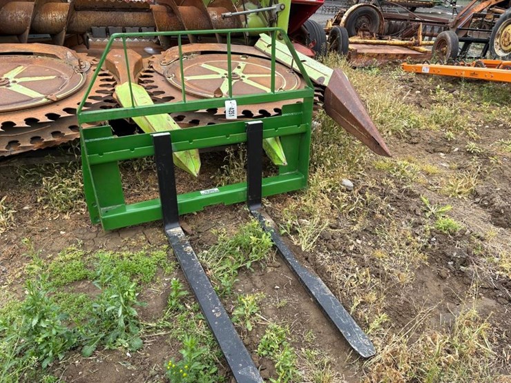 john-deere-kivel-pallet-fork-attachment-image-2