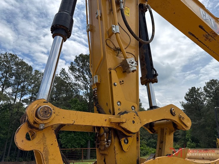 2021-caterpillar-325-image-21