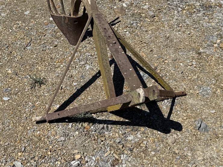 #1013-•-single-row-plow-image-1