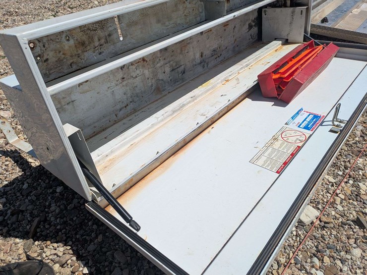 weather-guard-truck-toolbox-+-emergency-triangles-image-6