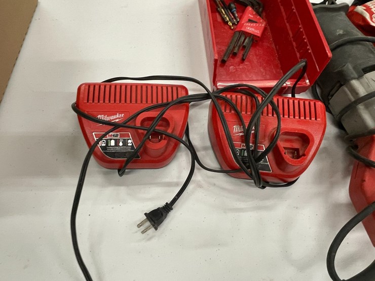 #8615-•-milwaukee-corded-sawzall-image-8