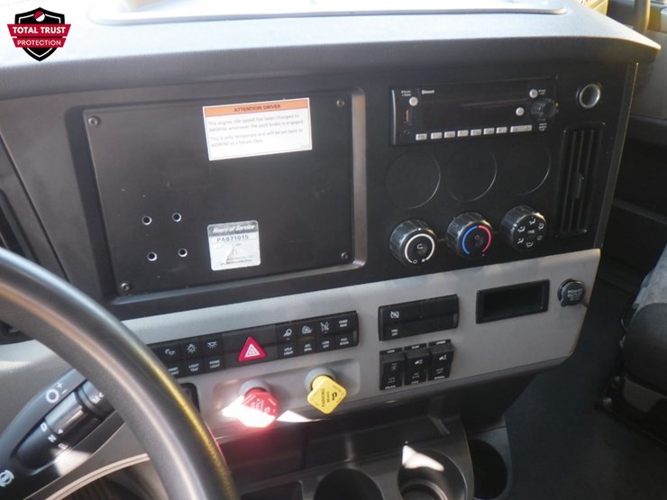 2022-freightliner-cascadia-126-image-18