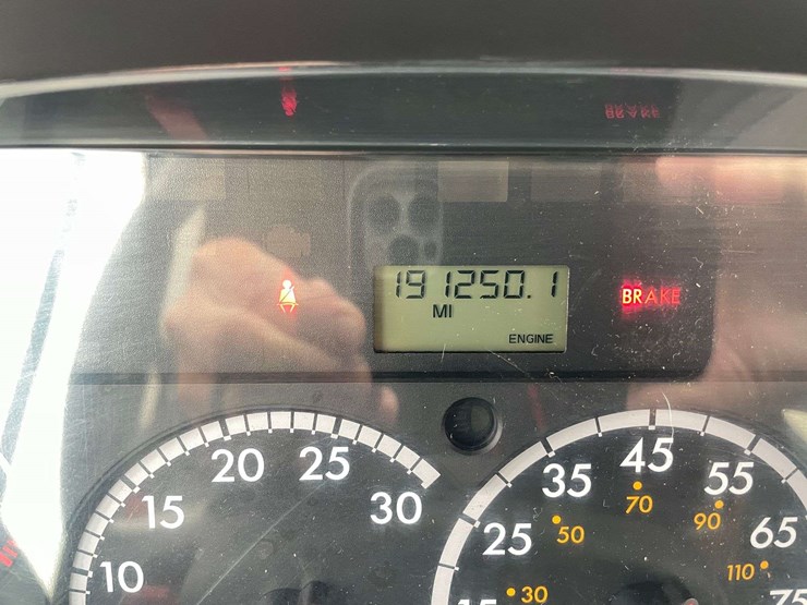 2012-freightliner-b2-image-25