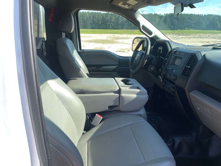 2016-ford-f150-xl-image-17