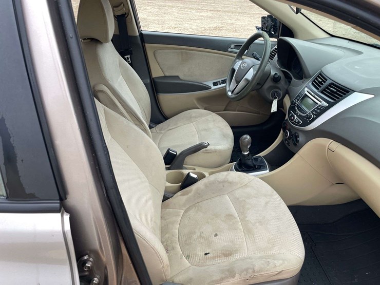 2012-hyundai-accent-4-door-sedan-(155,416-miles)-image-18