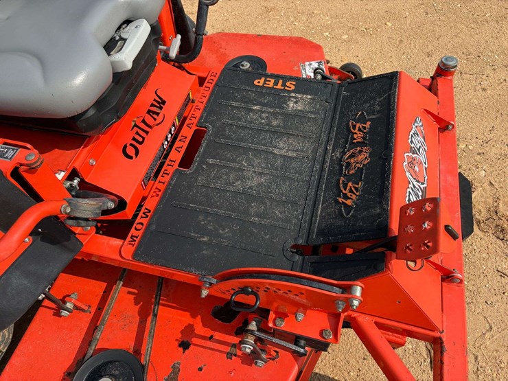 bad-boy-"outlaw"-72"-cut-zero-turn-lawn-mower-(1,403-hours)-image-13
