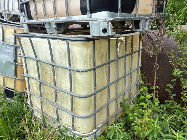 #23983-•-lot-of-(13)-poly-tanks-w/-cage-image-19