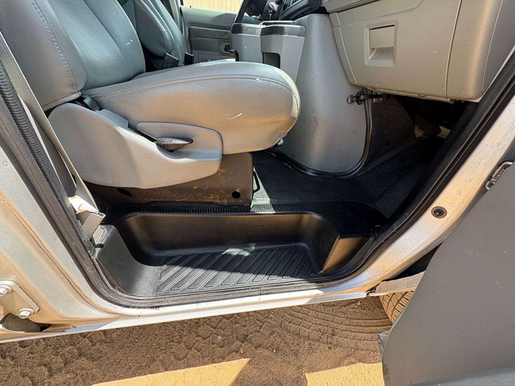 2009-utility-van-image-23