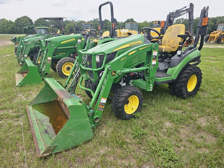 2018-john-deere-1025r-image-1