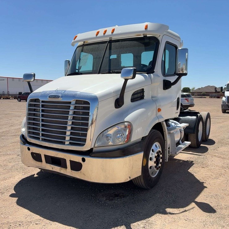 2010 FREIGHTLINER CASCADIA 113
