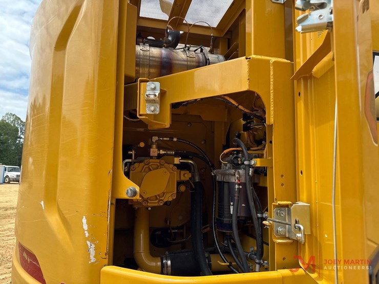 2021-caterpillar-325-image-8