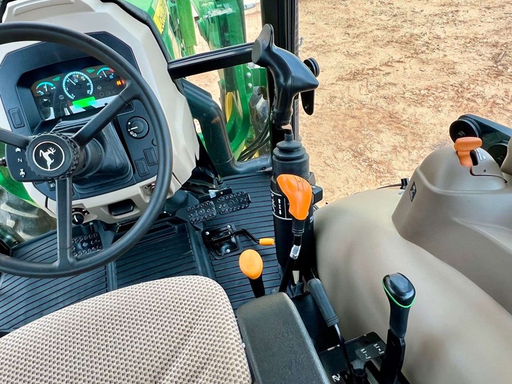 2025-john-deere-5055e-image-28