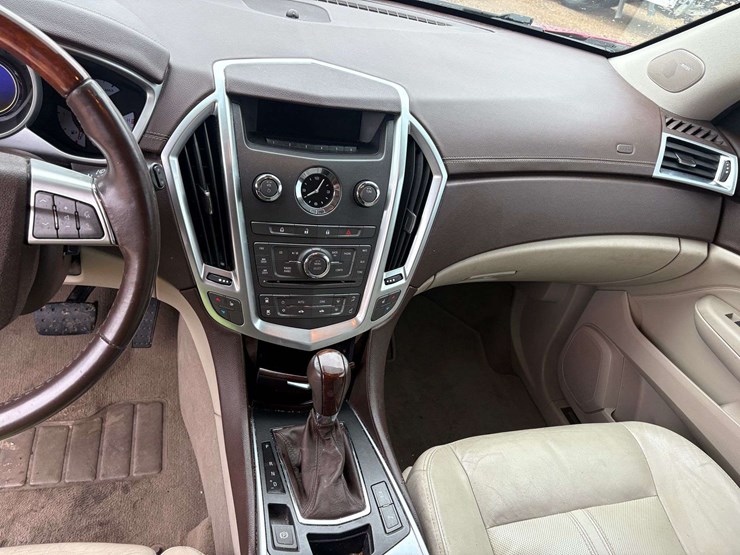 2010-cadillac-srx-image-19