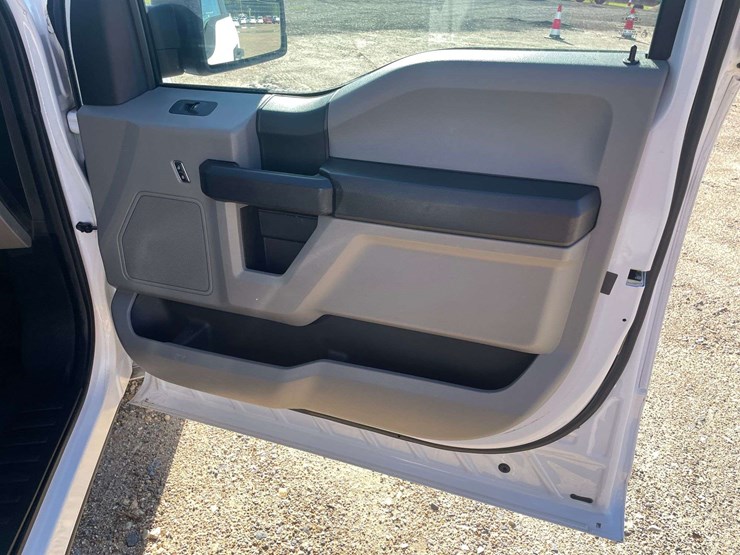 2016-ford-f150-xl-image-16
