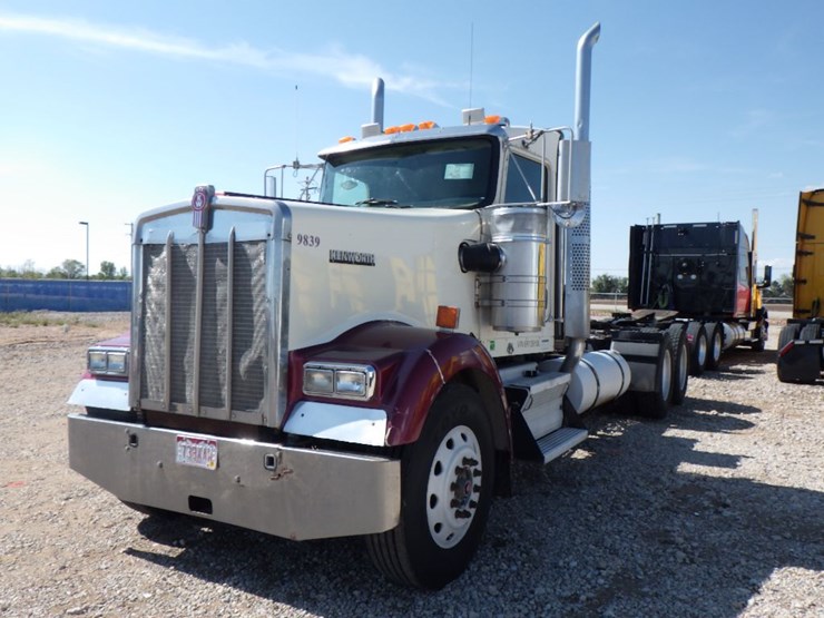 2006-kenworth-w900l-image-1