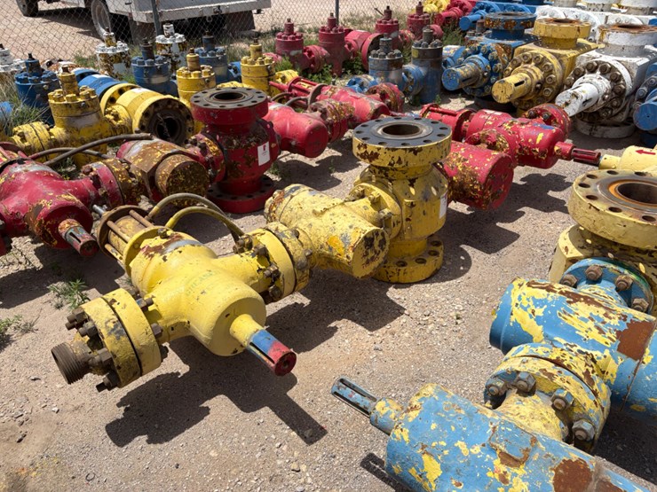 7-1/16”-x-4”-fluid-cross-w/-(4)-4”-10k-gate-valves-image-2