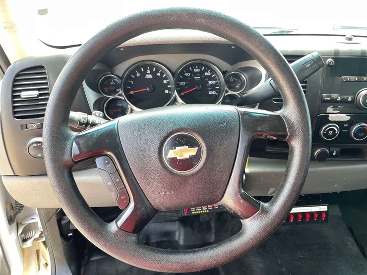 2013-chevrolet-silverado-2500hd-image-12