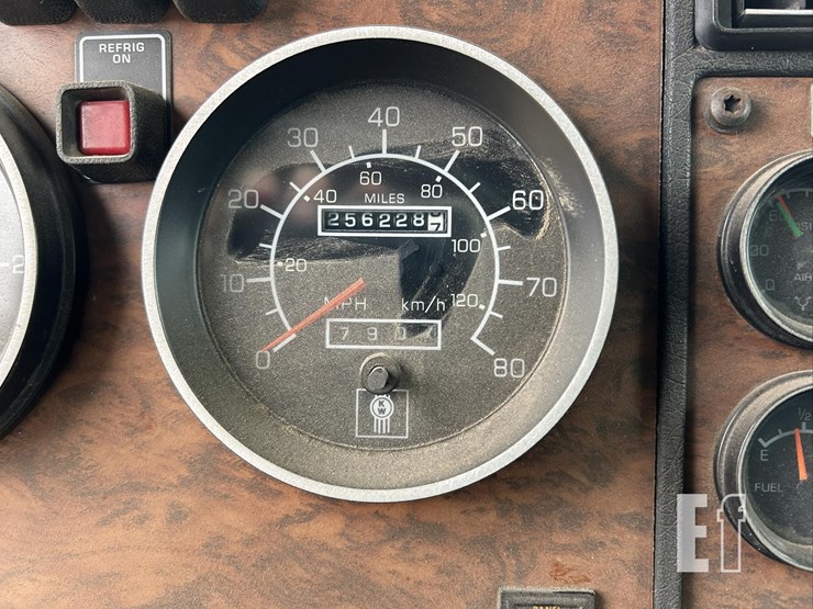 1999-kenworth-t600-image-16