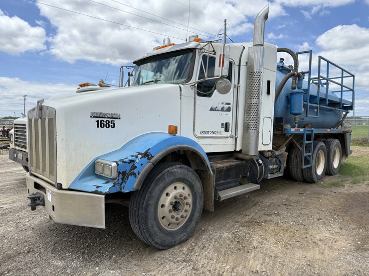 2011-kenworth-t800-image-1