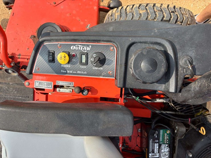 bad-boy-"outlaw"-72"-cut-zero-turn-lawn-mower-(1,403-hours)-image-12