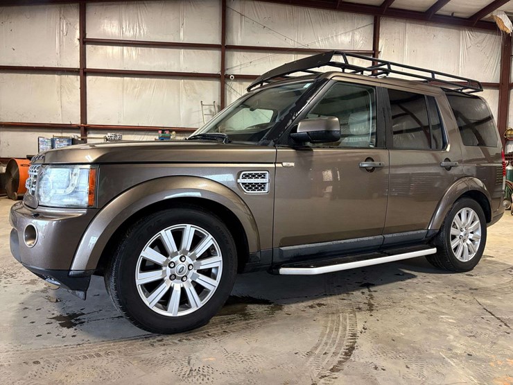 2013-land-rover-lr4-image-1
