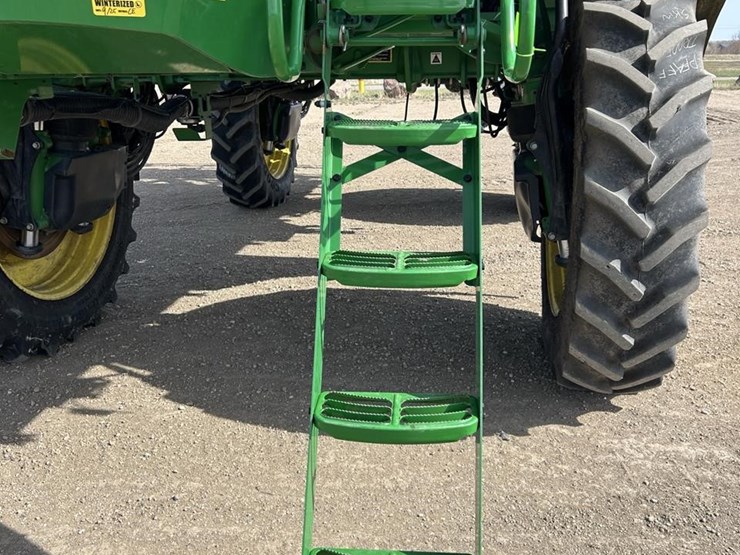 2020-john-deere-r4045-image-11