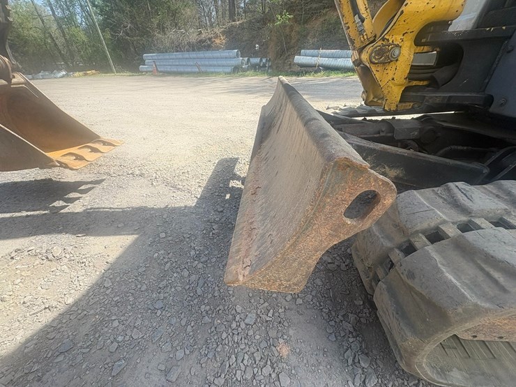 new-holland-e50b-image-40
