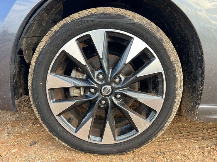 2019-nissan-sentra-sr-image-10