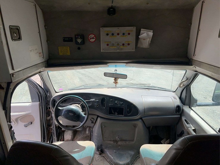 2002-ford-e450-image-31