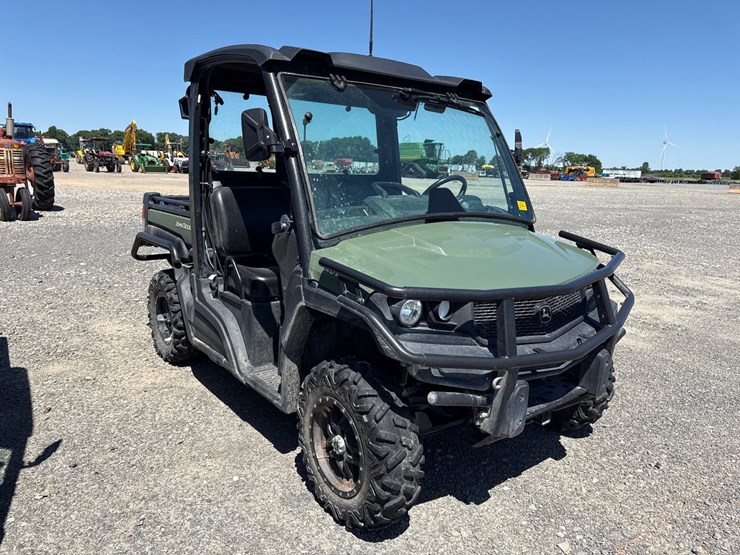 2023-john-deere-gator-image-2