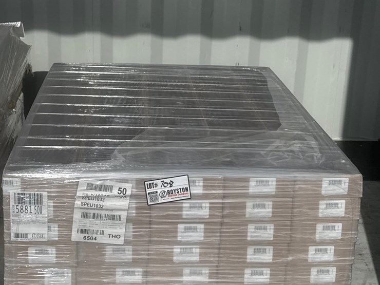 #708-•-30-boxes-of-new-flooring-507-sq-ft-image-2