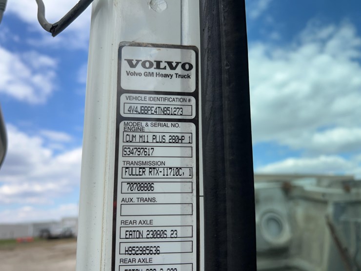 1995-volvo-truck-image-82