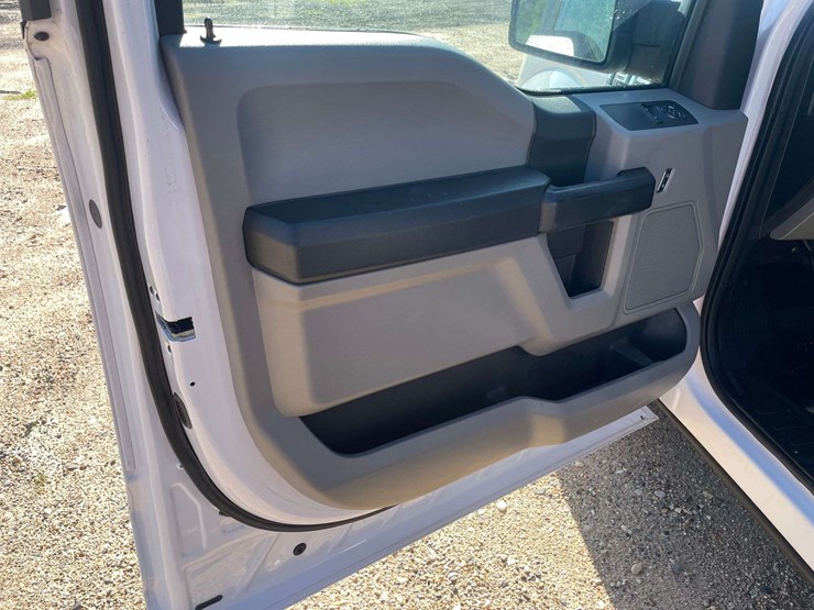2016-ford-f150-xl-image-9