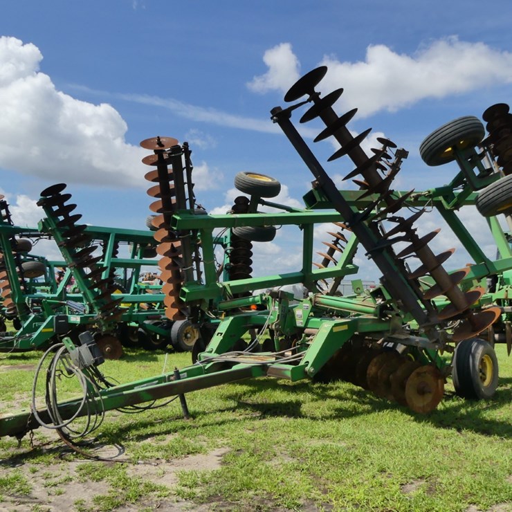 JOHN DEERE 637