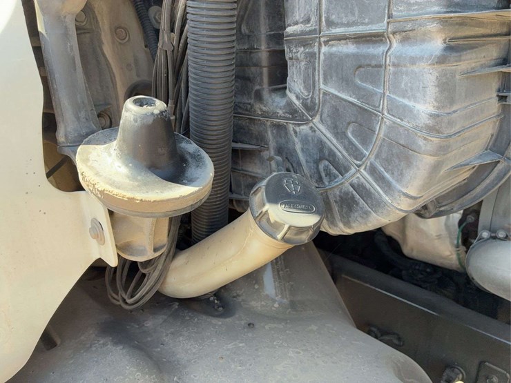 2019-freightliner-cascadia-113-image-47
